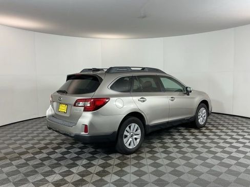 Used 2016 Subaru Outback 2.5i Premium image 5