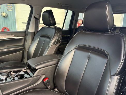 Used 2023 Jeep Grand Cherokee Limited w/ Black Appearance Package image 15