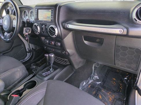 Used 2015 Jeep Wrangler Unlimited Sahara w/ Max Tow Package image 20