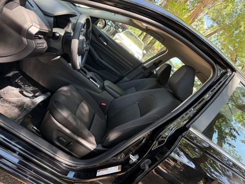 Used 2025 Nissan Altima 2.5 SV image 24