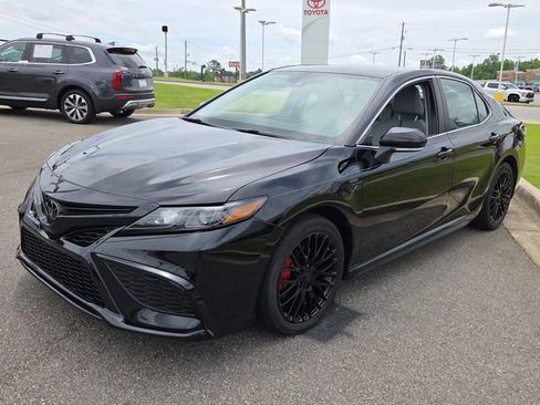 Used 2023 Toyota Camry SE FWD image 3
