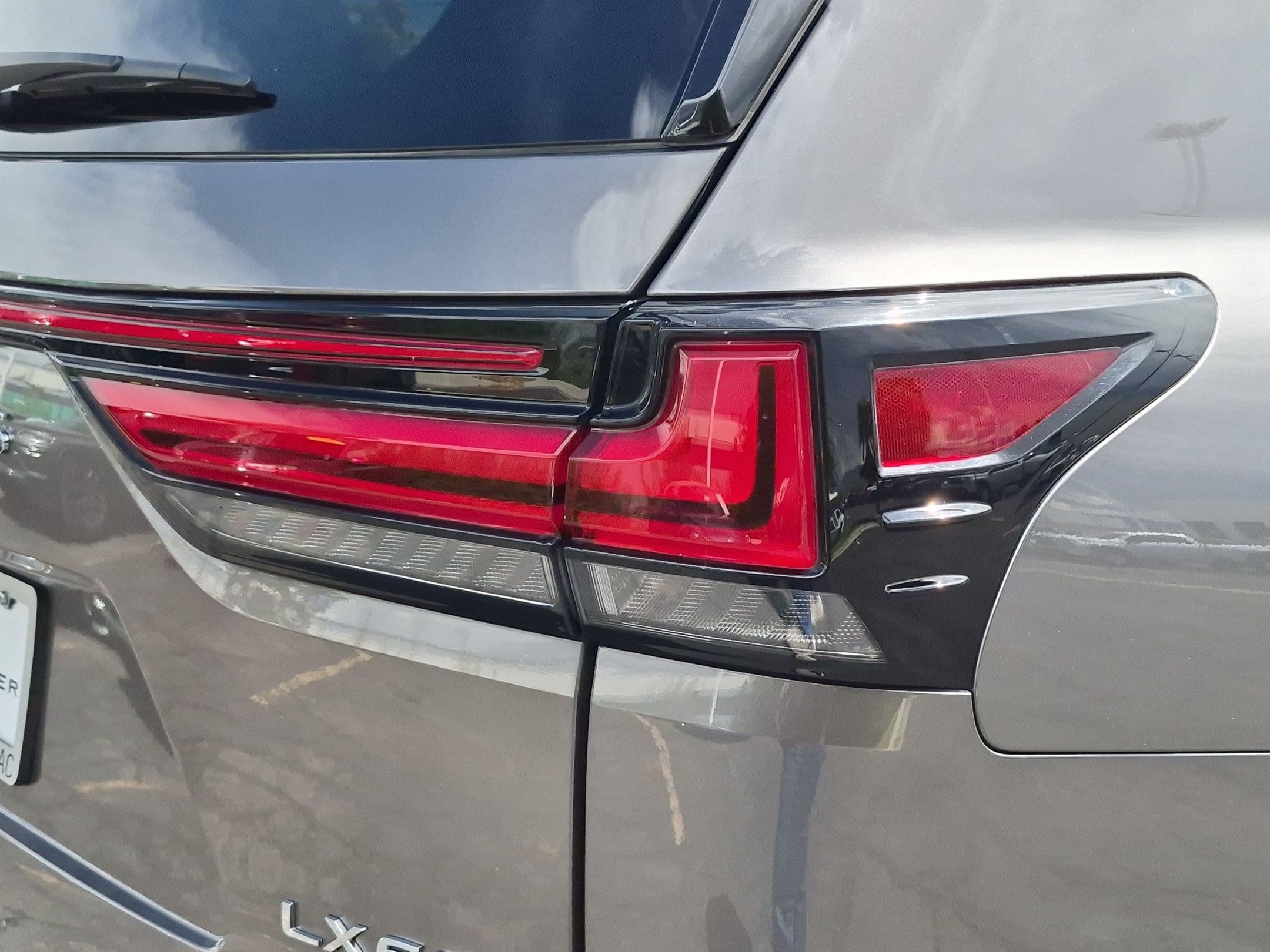 Used 2024 Lexus LX 600 4WD w/ Luxury Package image 12