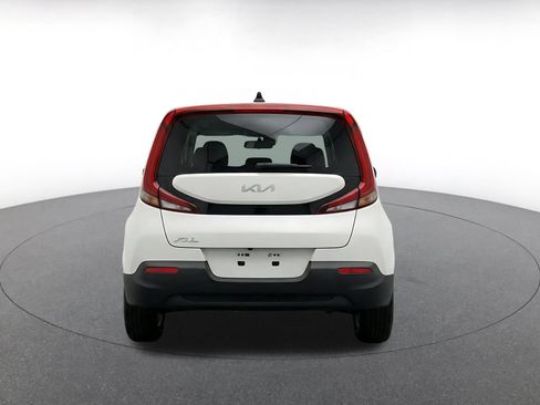 Used 2025 Kia Soul LX w/ LX Technology Package FWD image 8