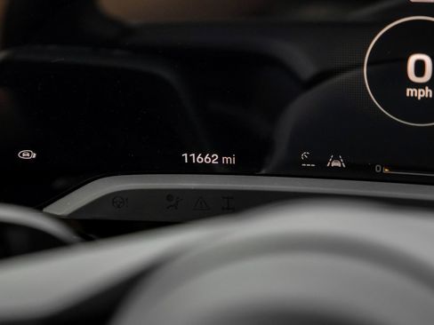 Used 2023 Porsche Taycan image 18