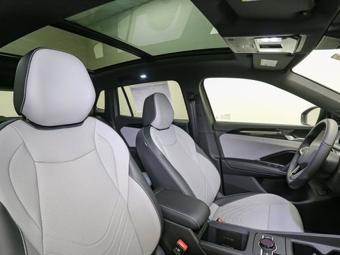 New 2026 Volkswagen Tiguan SE R-Line AWD/4WD image 16