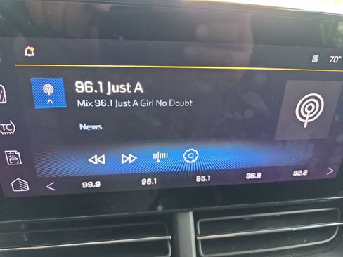 Used 2025 Chevrolet Trax LT w/ LT Convenience Package image 11