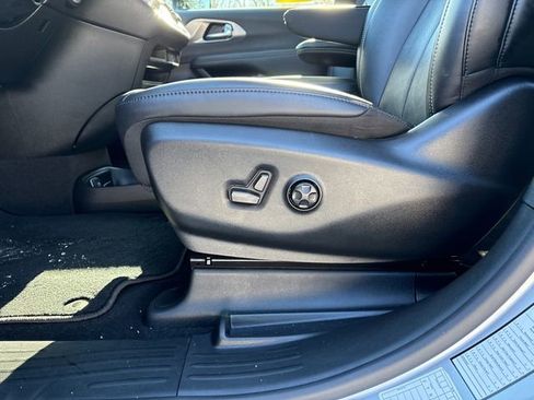 Used 2026 Chrysler Pacifica Select image 34