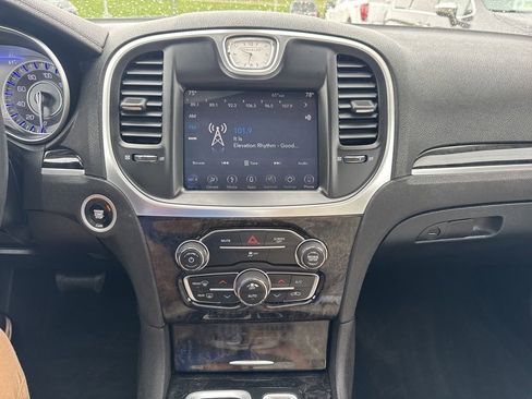 Used 2018 Chrysler 300 Limited w/ Light Group image 3