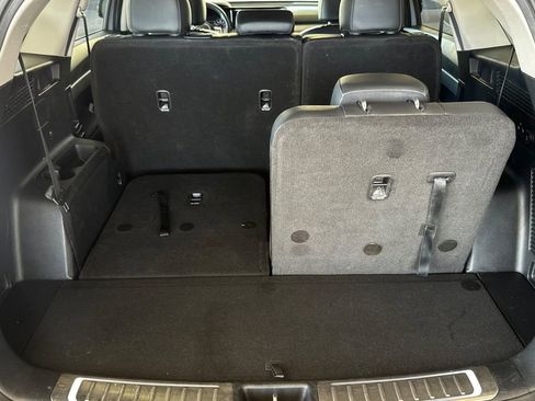 Used 2023 Kia Sorento S w/ Panoramic Sunroof Package image 19