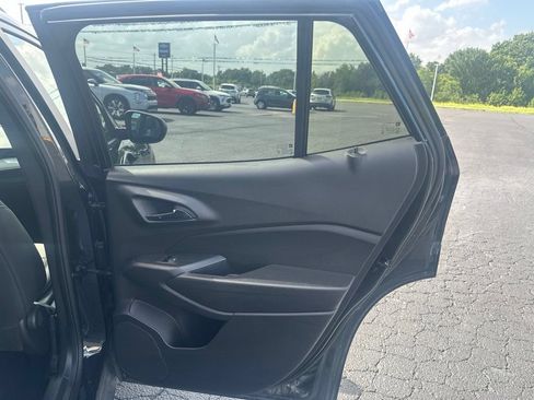Used 2025 Chevrolet Trax LT FWD image 15