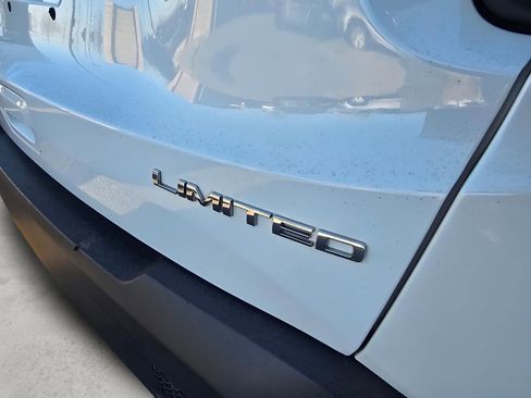 Used 2018 Jeep Renegade Limited w/ Safety & Security Group image 16