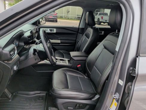 Used 2022 Ford Explorer Limited w/ Equipment Group 301A RWD image 13