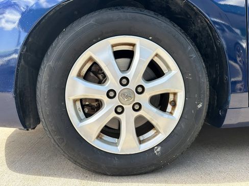 Used 2010 Toyota Camry LE FWD image 25
