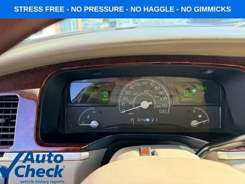 Used 2003 Lincoln Town Car Signature image 23