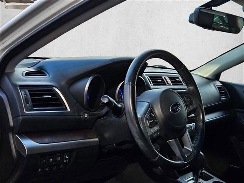 Used 2017 Subaru Outback 3.6R Limited image 9