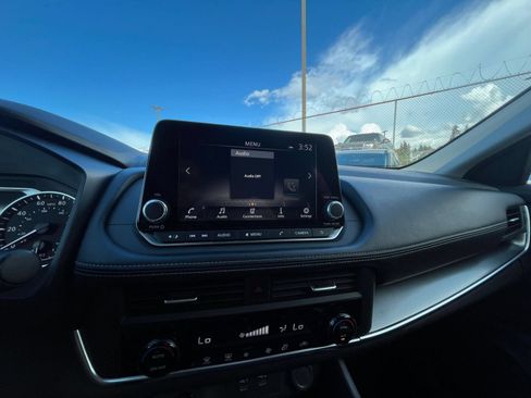 Used 2025 Nissan Rogue SV AWD/4WD image 19