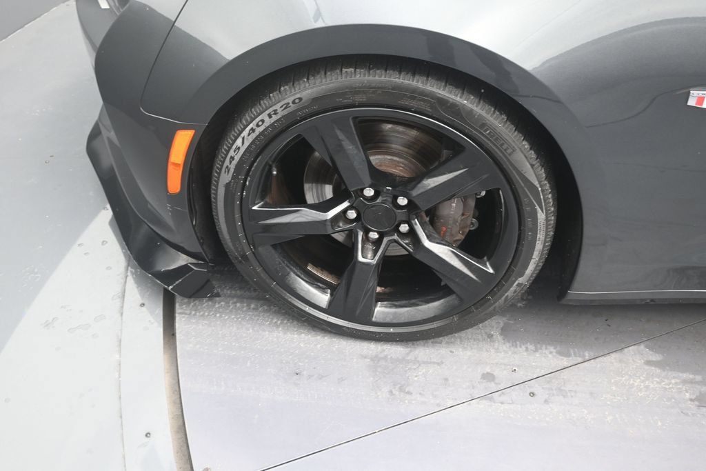 Used 2018 Chevrolet Camaro SS RWD image 9