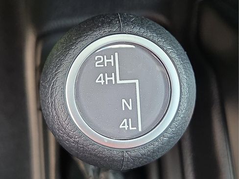 New 2025 Jeep Gladiator Sport image 18