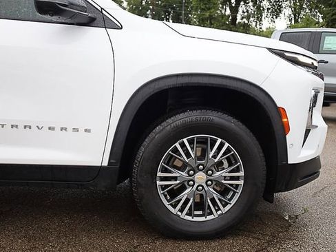 Used 2024 Chevrolet Traverse LT w/ Enhanced Driving Package image 9