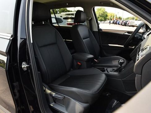Certified 2023 Volkswagen Tiguan SE w/ Panoramic Sunroof Package FWD image 20