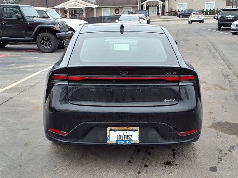 Used 2024 Toyota Prius XLE image 32