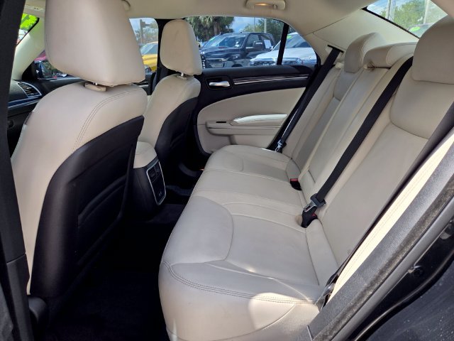 Used 2015 Chrysler 300 Limited RWD image 12