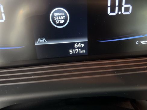 Used 2024 Hyundai Venue SEL image 11