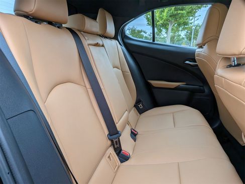 Used 2023 Lexus UX 250h FWD w/ Premium Package image 34