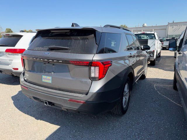 Used 2025 Ford Explorer Active RWD image 3