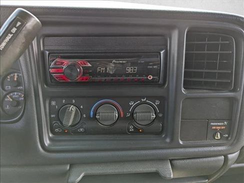 Used 2002 Chevrolet Silverado 2500 LS w/ Electrical Convenience Pkg AWD/4WD image 16