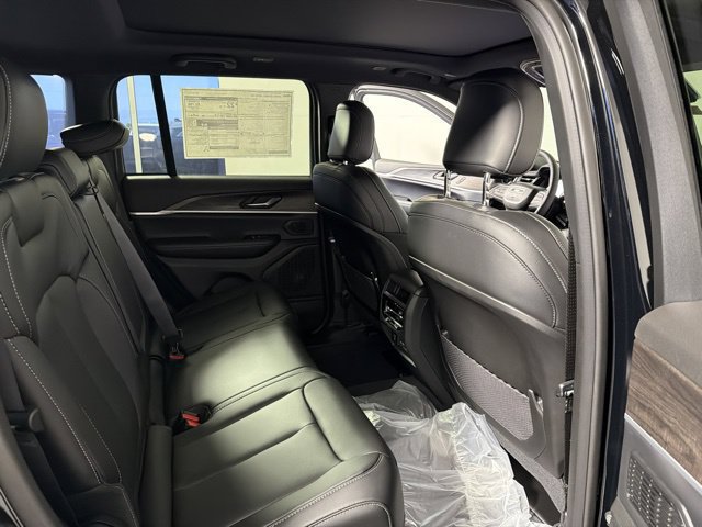 New 2026 Jeep Grand Cherokee Limited w/ Limited Altitude Package AWD/4WD image 29