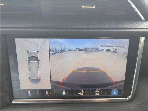 Used 2021 GMC Yukon Denali w/ Denali Premium Package RWD image 9