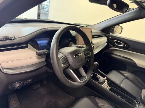 Used 2025 Jeep Compass Limited AWD/4WD image 14