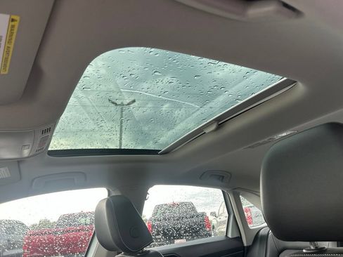 Used 2024 Volkswagen Jetta SE w/ Panoramic Sunroof Package FWD image 19