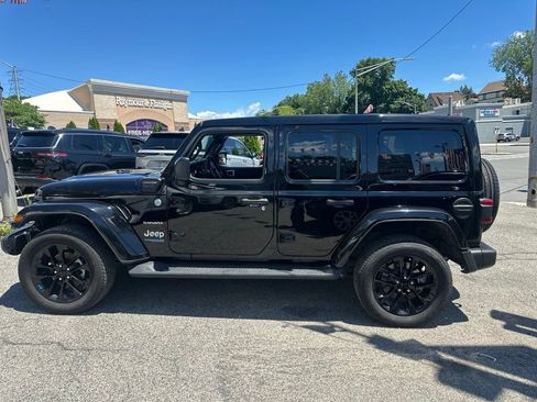 Certified 2022 Jeep Wrangler Unlimited Sahara w/ Cold Weather Group AWD/4WD image 8