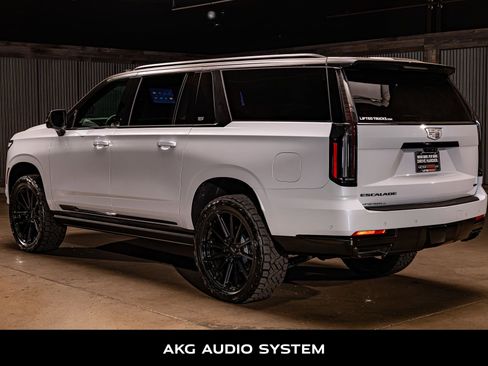 Used 2026 Cadillac Escalade ESV Platinum Sport w/ LPO, ONYX Package image 7