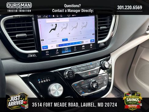 Used 2024 Chrysler Pacifica Touring-L FWD image 14