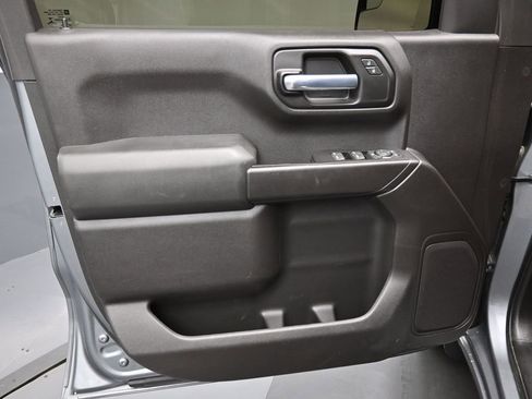 Used 2020 Chevrolet Silverado 1500 Custom w/ Custom Value Package image 10