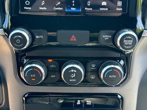 Used 2022 RAM 1500 Big Horn AWD/4WD image 32