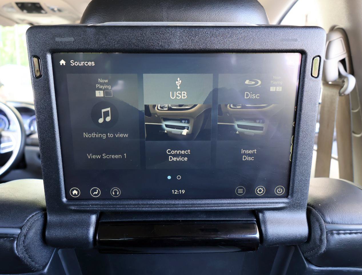 Used 2017 Chrysler Pacifica Limited w/ UConnect Theater Package FWD image 49