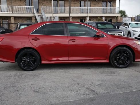 Used 2014 Toyota Camry SE FWD image 16