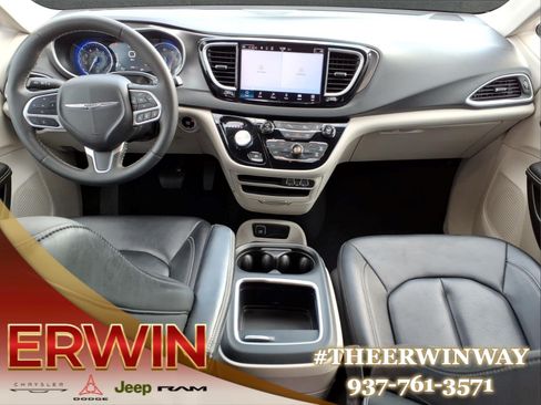Certified 2024 Chrysler Pacifica Touring-L FWD image 24
