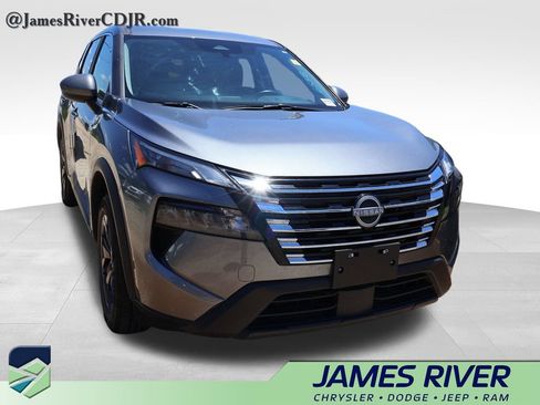 Used 2025 Nissan Rogue SV FWD image 8