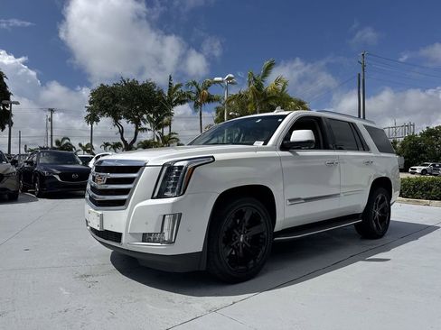 Used 2018 Cadillac Escalade Luxury AWD/4WD image 28
