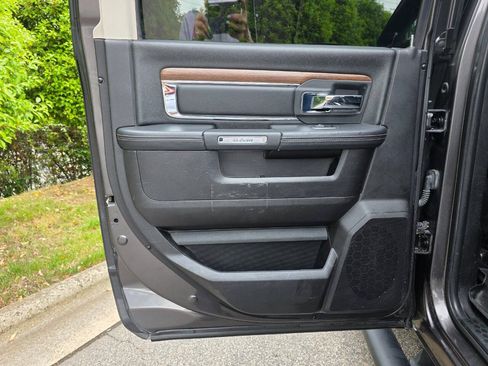 Used 2018 RAM 2500 Laramie w/ Sport Appearance Group AWD/4WD image 26