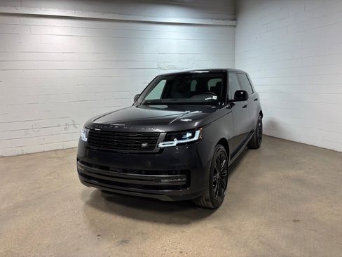 New 2025 Land Rover Range Rover Long Wheelbase SE image 2