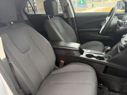 Used 2017 Chevrolet Equinox LT w/ Convenience Package image 28