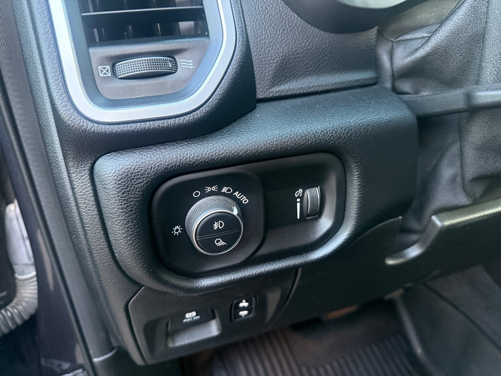 Used 2021 RAM 1500 Big Horn AWD/4WD image 17