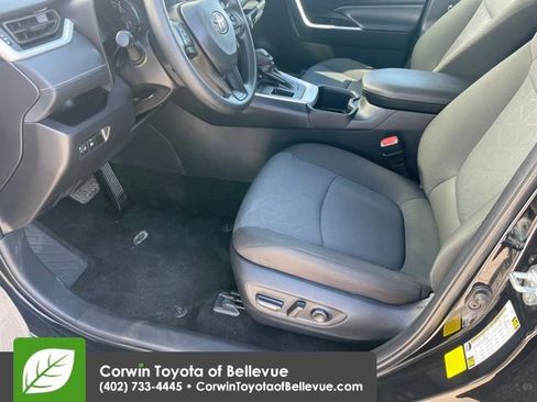 Used 2025 Toyota RAV4 XLE image 9