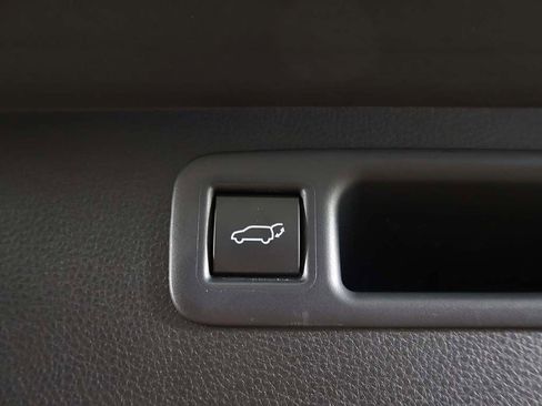 Used 2024 Toyota Highlander LE AWD/4WD image 19
